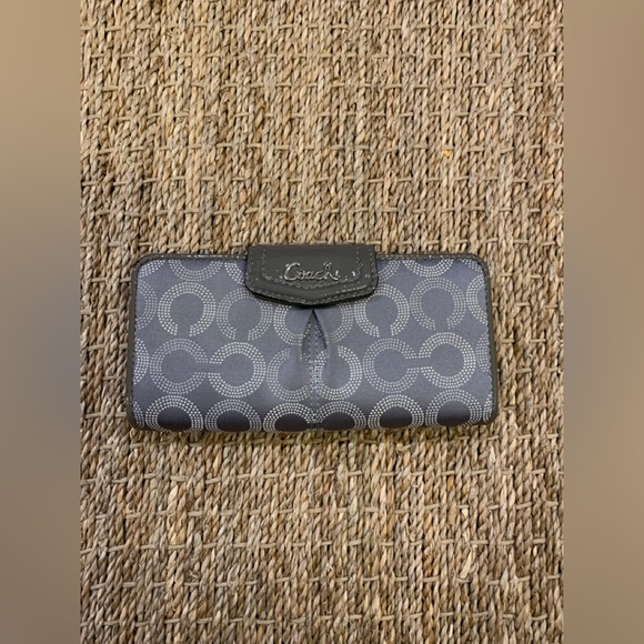 Coach Ashley Signature C Wallet - Picture 1 of 10